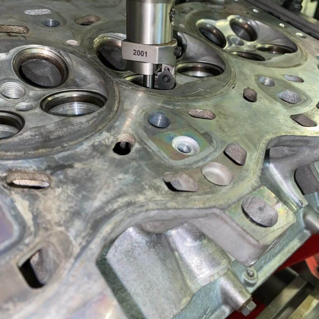 Klepzittingen frasen is een onderdeel van cilinderkop revisie. Bespreek de mogelijkheden en bijbehorende kosten.