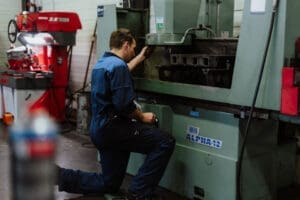 Cilinderkop vlakken bij Vekoma op de vlaktebank.