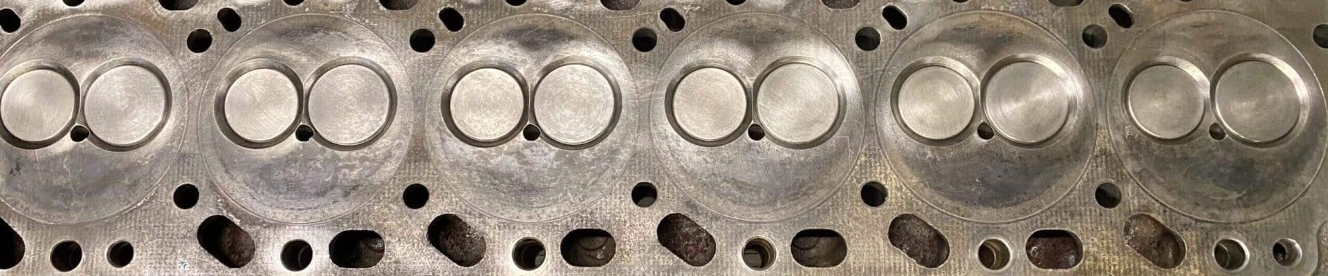 Cilinderkop reviseren, vlakken en afpersen.